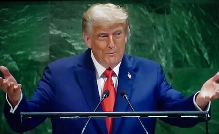 突然の「関税撤回」で見えた“トランプ流交渉術”を海外はどう報じているのか？