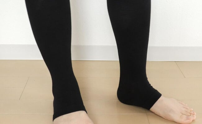 roomie_260205_muji_compressionsocks_05-1.jpg