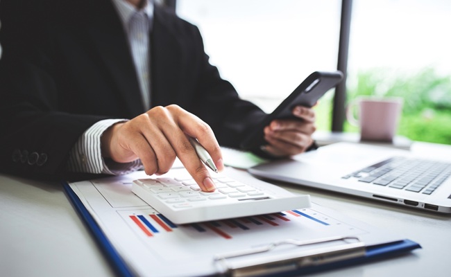 Close-up,Shot,Of,Woman,Pressing,A,Calculator,To,Review,And