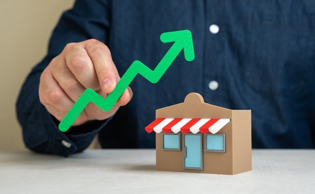 Shop,And,Green,Arrow,Up.,Business,Growth,And,Expansion.,Upward