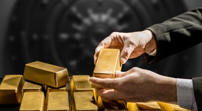 Banker's,Hands,,Bank,Vault,Manager,Holding,A,Gold,Bar,,Gold