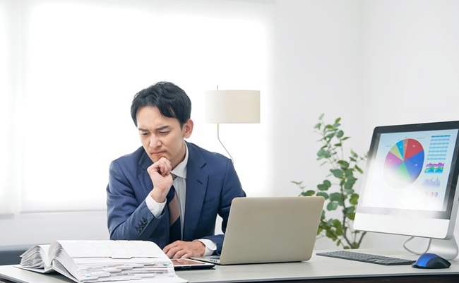 A,Male,Business,Person,Worried,While,Working,In,The,Office