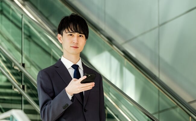 A,Japanese,Man,In,His,20s,In,A,Suit,With