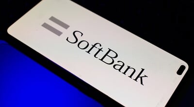 London,,Uk,,06.11.2025:,Softbank,Logo,On,Phone,Screen