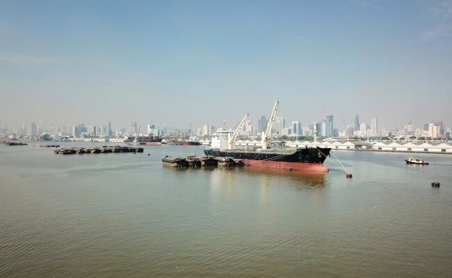 Iran,Closes,The,Strait,Of,Hormuz,,Through,Which,About,20%