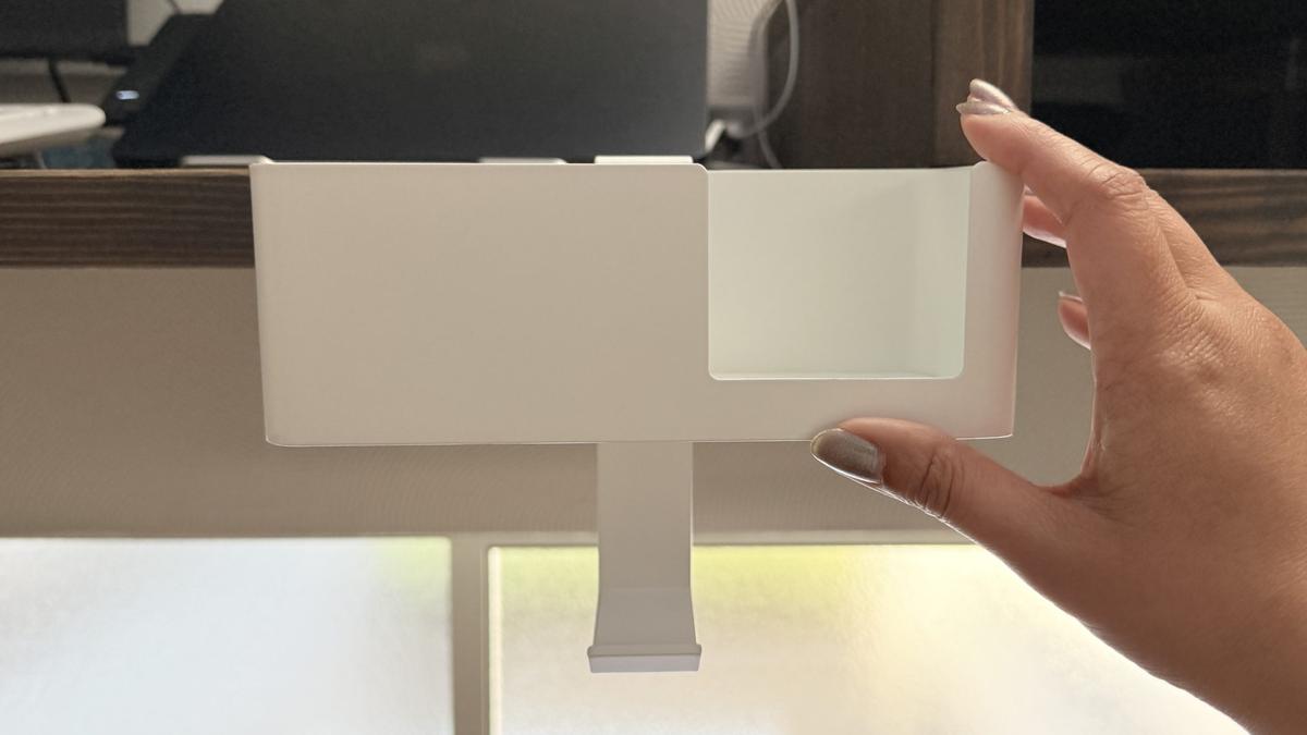 roomie_260403_yamazakijitsugyou_tableside-mountedorganizerrack_1-scaled.jpg