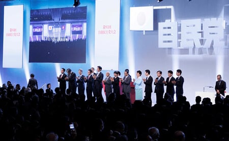 進次郎の「投稿削除」が何よりの証拠。自民党大会で“陸自の歌姫”に国歌斉唱させた高市政権の「公私混同」