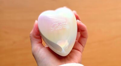 roomie_refa-heart-brush-mini-neonwhite1-1.jpg