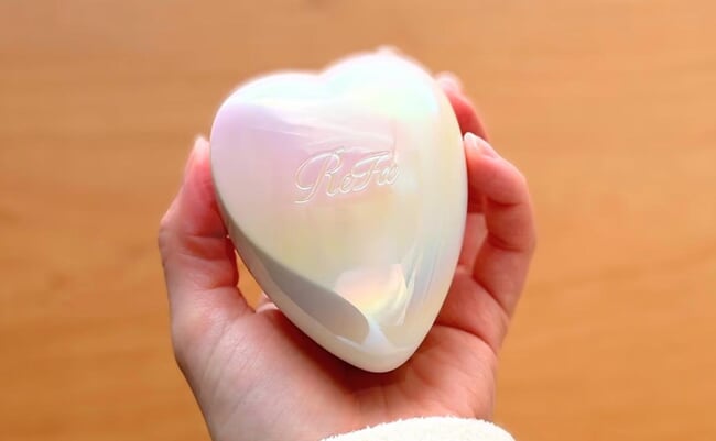 roomie_refa-heart-brush-mini-neonwhite1-1.jpg