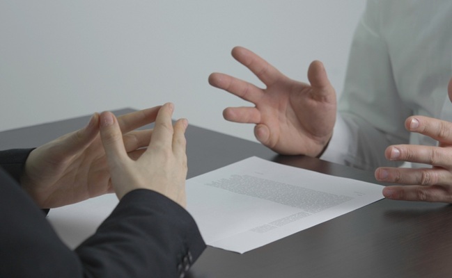 Detail,Of,Hands,At,Desk,,Face,To,Face,At,Negotiation,