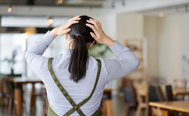 A,Female,Employee,Of,A,Restaurant,Who,Is,Worried,About