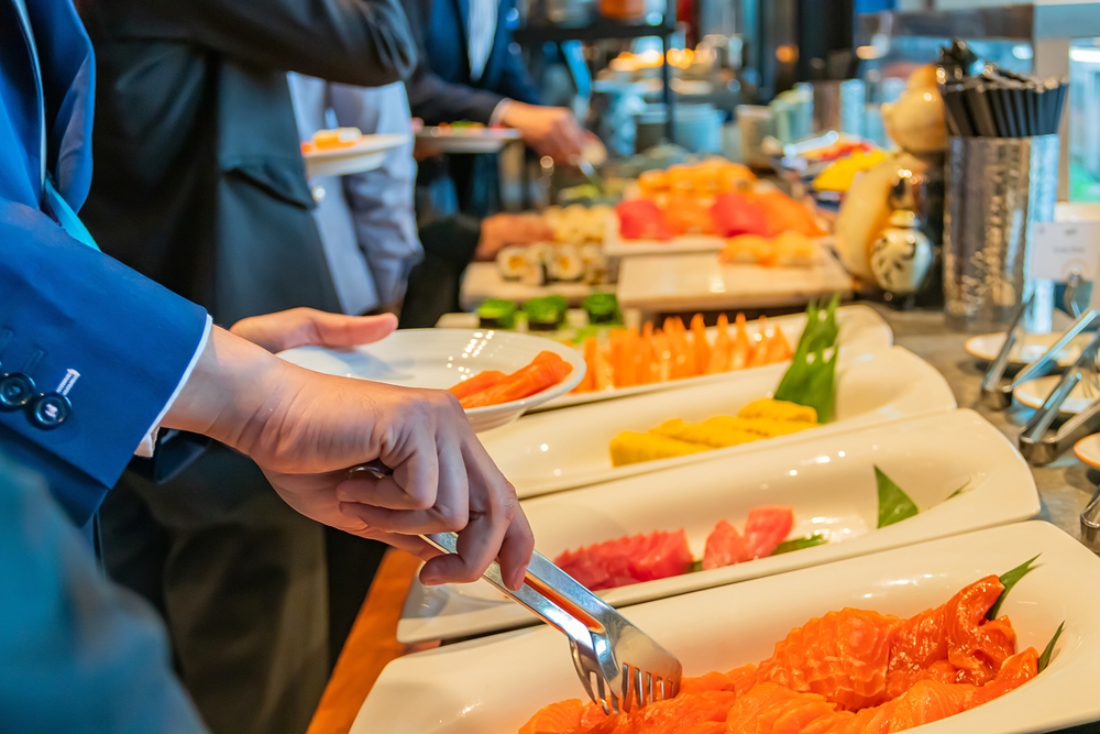 惣菜25種の食べ放題がたった700円？福岡の人情食堂が体現する「本物の