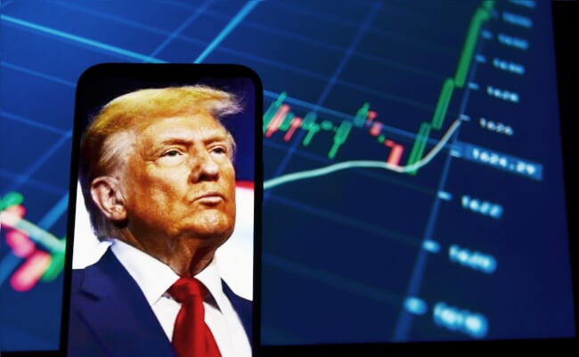 Usa,President,Donald,Trump,On,Smartphone,And,Stock,Image,In