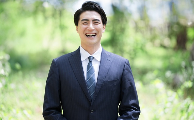 Japanese,Male,Businessman,In,Suit,Standing,Outdoors,With,Fresh,Greenery