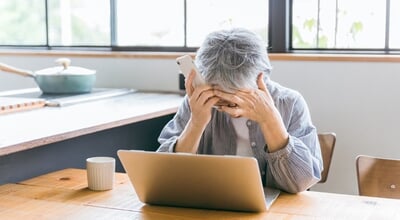 An,Elderly,Woman,Is,Shocked,When,She,Looks,At,A