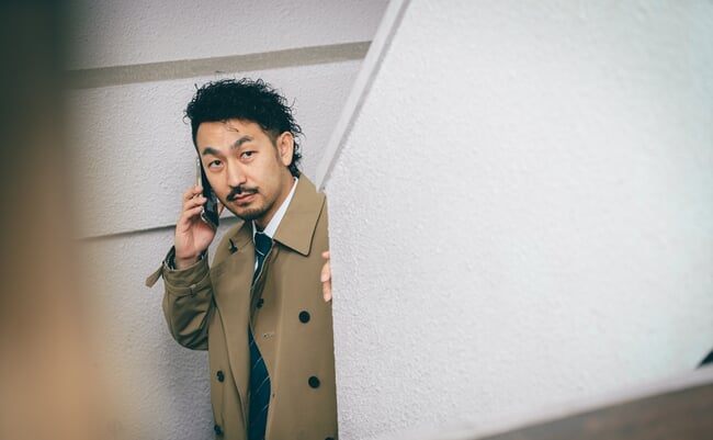 A,Detective-like,Man,Tailing,The,Subject,Of,Investigation