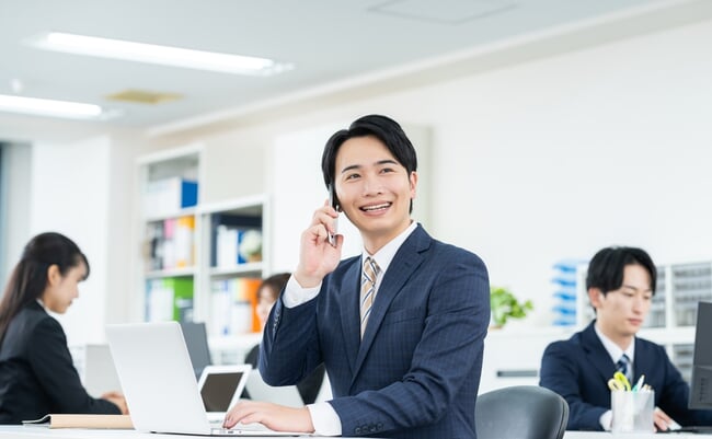 Young,Businessman,Working,In,The,Office