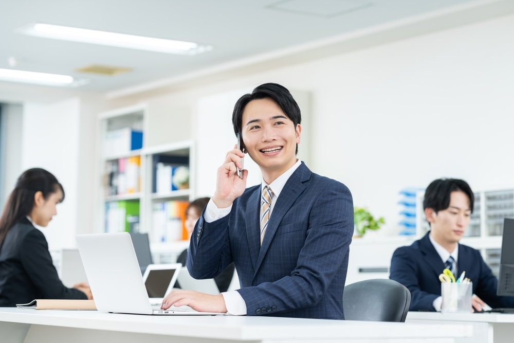 Young,Businessman,Working,In,The,Office