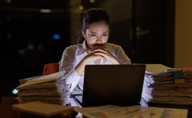 This,Poignant,Image,Captures,A,Woman,In,Distress,As,She