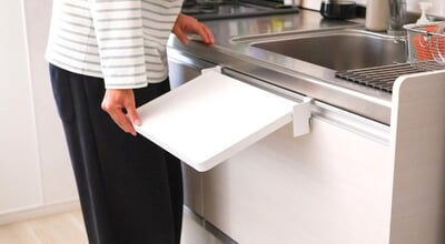roomie_20260429-mio-yamajitsu-foldable-sink-cabinet-01.jpg
