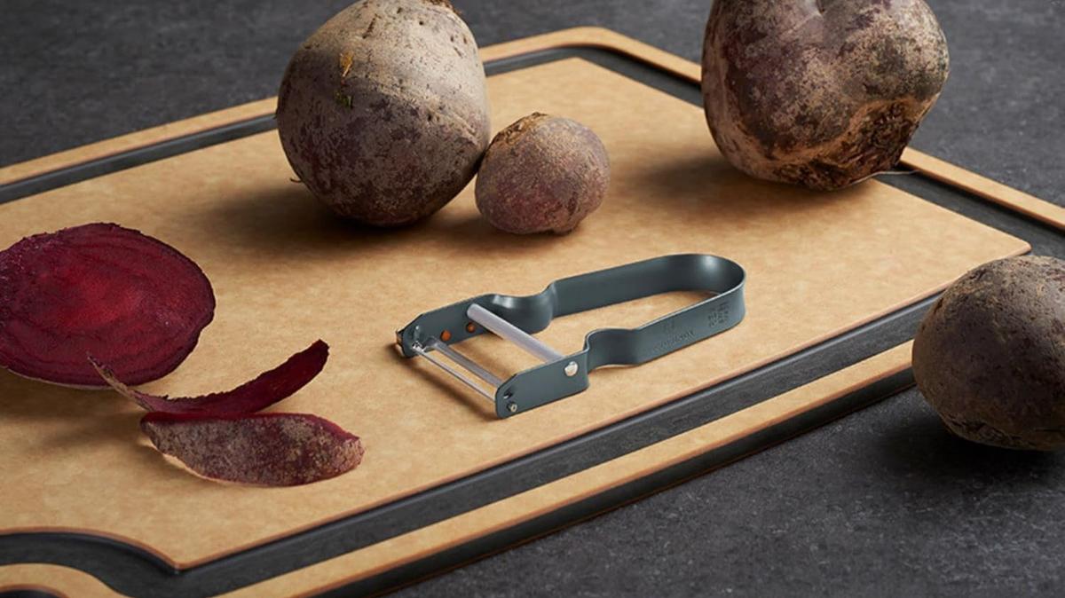 roomie_20260527_victorinox_rex_peeler_02.jpg