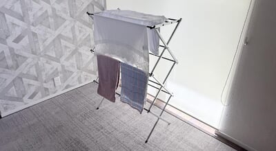 roomie_260413_Amazon-basic_oritatamishiki-monohoshi-stand_1-scaled.jpg
