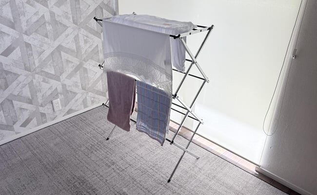 roomie_260413_Amazon-basic_oritatamishiki-monohoshi-stand_1-scaled.jpg
