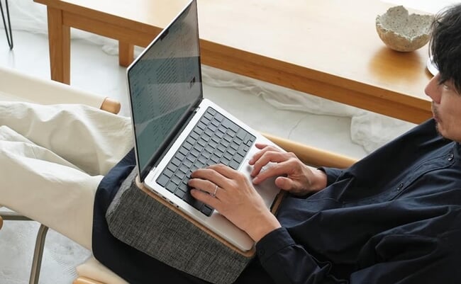 roomie_260505_deskanywhere2_05-1.jpg