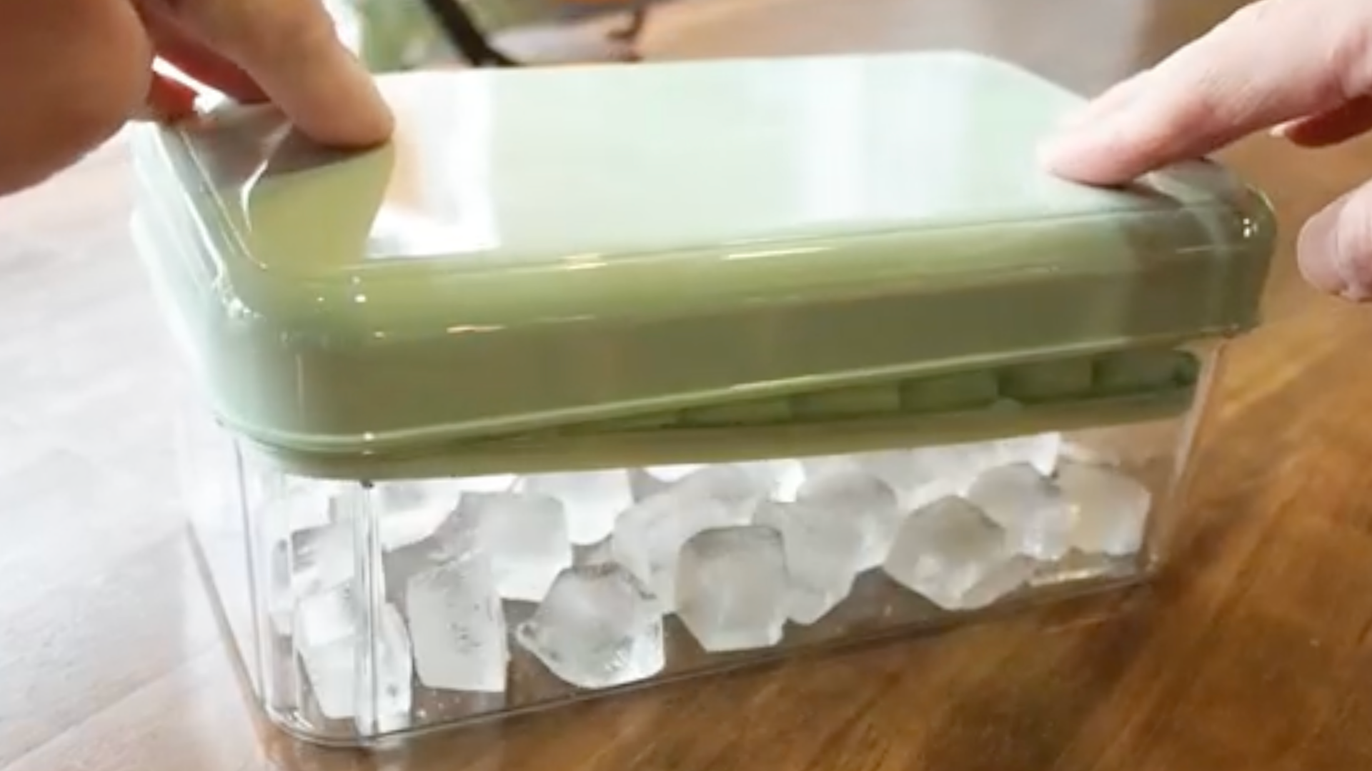 roomie_ice-tray-top.png