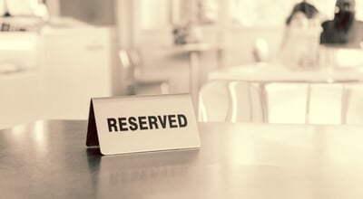 Reserved,Sign,On,A,Table,In,Restaurant,With,Bokeh,restaurant,Reservation