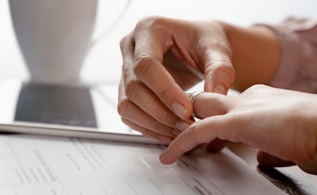 Woman,Hands,Removing,A,Ring,From,Their,Finger,With,A