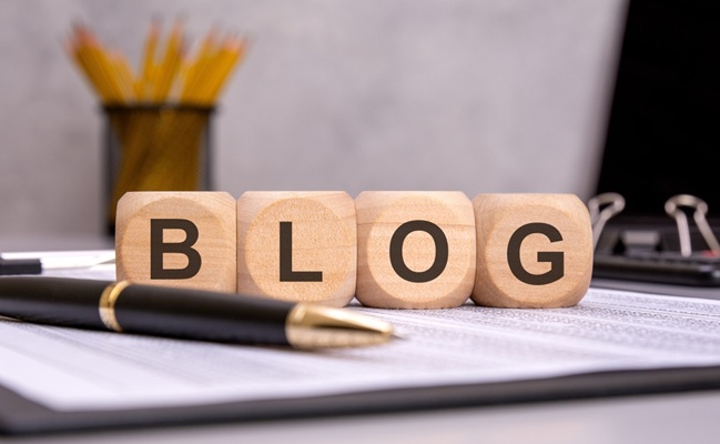Wooden,Blocks,With,The,Word,Blog,Placed,On,A,Business