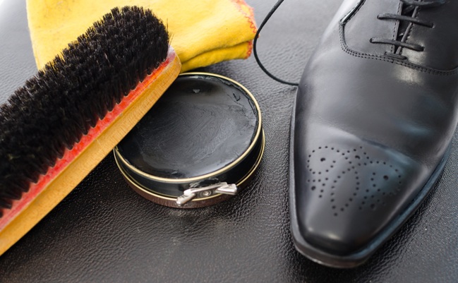 Shoe,Polish,brush,,Rag,And,Black,Shoe