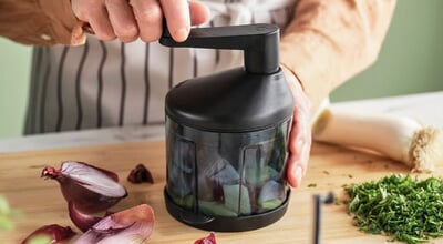 roomie_stensnultra-vegetable-chopper-black-grey-turquoise-transparent__1485490_pe1001999_s5.jpg