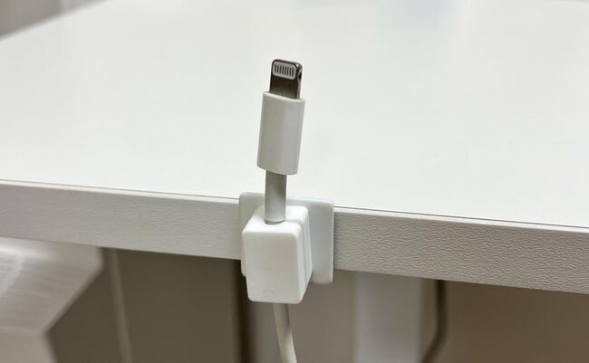 roomie_260616magneticcableholder_1-scaled.jpg