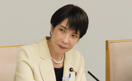 ネガキャン動画やサナエトークン問題は「金曜から寝てない」で逃げ、参院では腰巾着オトコが茶番劇。高市早苗が国会で繰り広げる国民軽視