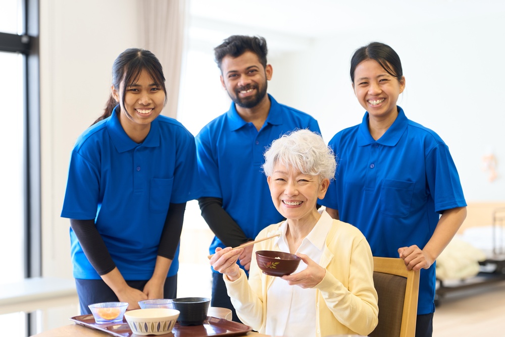 Foreign,Caregivers,Working,In,Japanese,Nursing,Care,Facilities