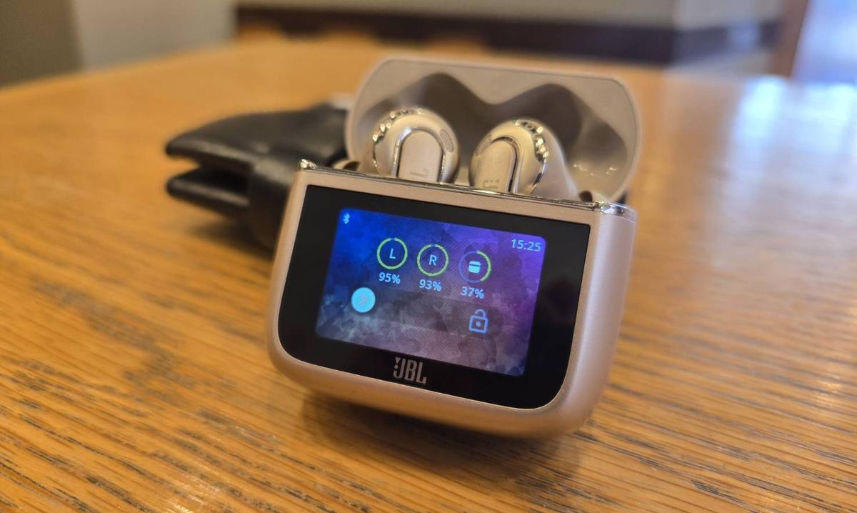 好きな画像でケースをカスタマイズ。音以外も全部が楽しい「JBL TOUR