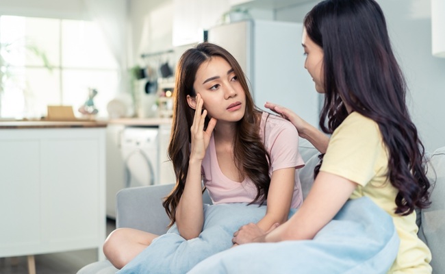 Asian,Beautiful,Woman,Comforts,Upset,Girl,Friend,Crying,For,Problem.