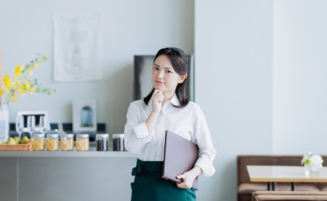 A,Young,Japanese,Woman,Working,Part-time,At,A,Cafe