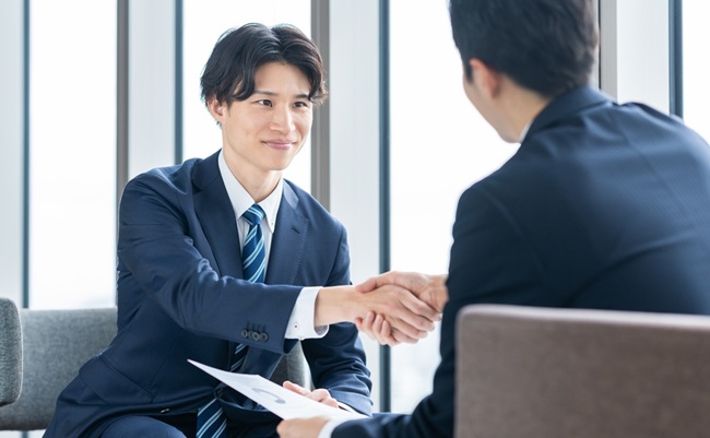 A,Young,Japanese,Businessman,Making,Sales,Calls,To,Clients.