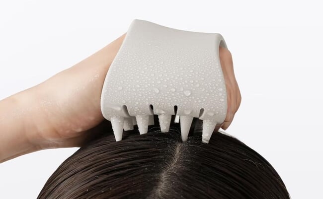 roomie_20260801-muji-scalp-brush-04-1.jpg