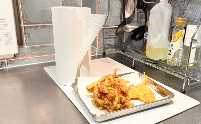 roomie_260807_yamazakizitsugyou_katatedecut-kakuseru-kitchen-paper-holder_39.png