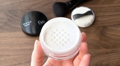 roomie_kate-facepowder-basezero-scaled.jpg