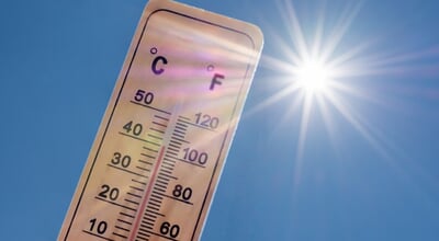 Thermometer,Displaying,A,High,Temperature,In,Degrees,Celsius,And,Fahrenheit