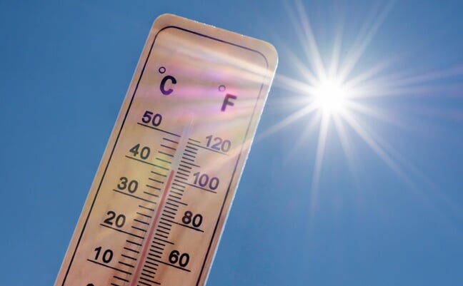 Thermometer,Displaying,A,High,Temperature,In,Degrees,Celsius,And,Fahrenheit