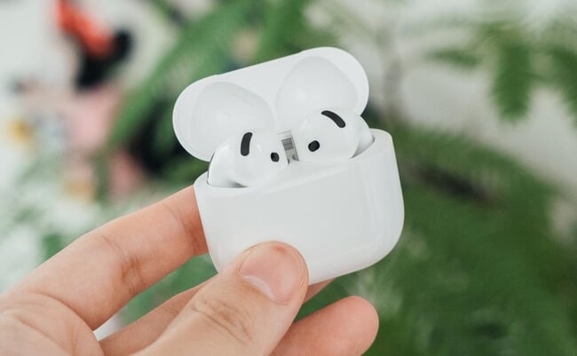 roomie_20260923-airpods5-01.jpg