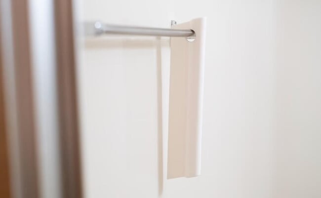 roomie_20260924_tidy_squeegee-8.jpg