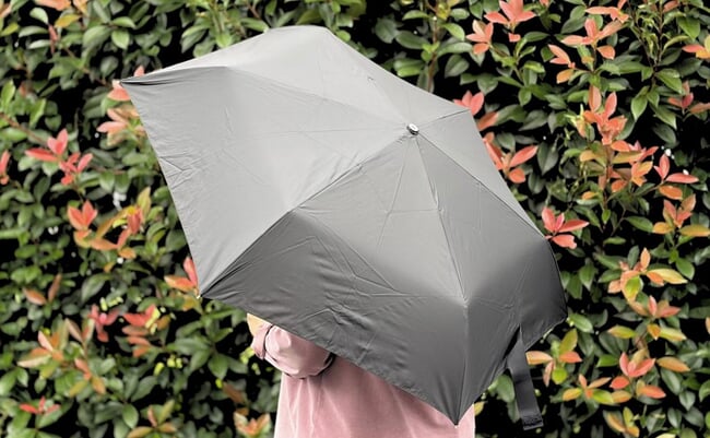 roomie_familymart-onetouch-openclose-umbrella-scaled.jpg