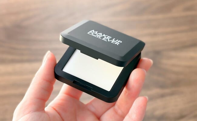 roomie_makeupforever-facepowder-travelsize-scaled.jpg